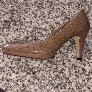 Anne Klein, Tan 6M Heels